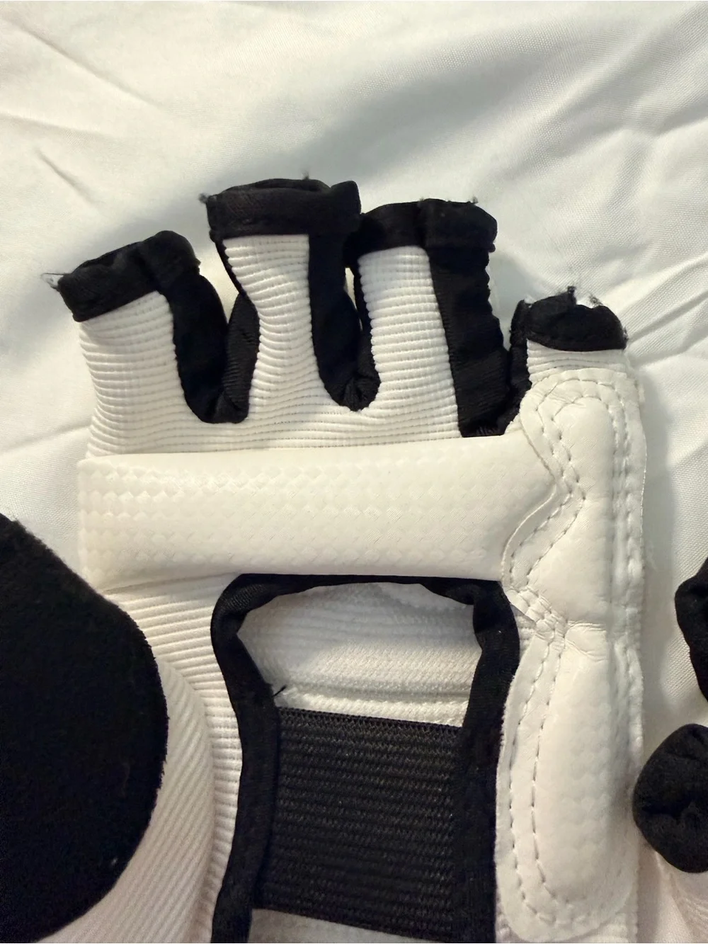 White & Black Taekwondo Sparring Gloves